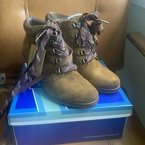 White Mountain Brown Boots with Plaid Laces- NIB Size 9.5- Great for Fall!